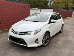 Weiß Gebraucht 2014 Toyota Auris Hybrid Comfort Limousine | 11.500 €