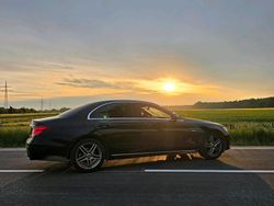 Schwarz Gebraucht 2019 Mercedes E220 Limousine | 32.000 € (Etwas zu teuer)
