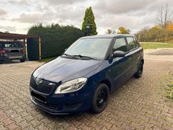 Blau Gebraucht 2011 Skoda Fabia Kleinwagen | 2.100 € (Teuer)