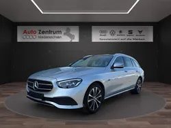 Hightechsilber metallic Gebraucht 2021 Mercedes E300 Kombi | 28.970 € (Guter Preis)