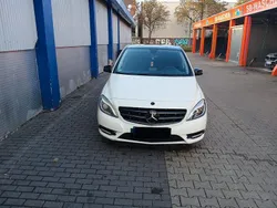 Weiß Gebraucht 2012 Mercedes B180 Van / Kleinbus | 12.500 € (Fairer Preis)