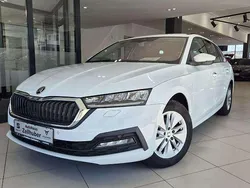 Weiß Gebraucht 2020 Skoda Octavia Ambition Kombi | 19.970 € (Fairer Preis)