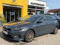 Grau Gebraucht 2022 Kia Ceed Limousine | 19.800 € (Fairer Preis)