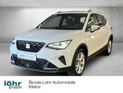 "candy" weiss Gebraucht 2024 Seat Arona FR SUV | 21.380 € (Fairer Preis)