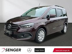 Rot Gebraucht 2023 Mercedes 180 Progressive Limousine | 27.850 €