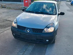 Silber Gebraucht 2002 Renault Clio II Limousine | 1.000 € (Guter Preis)