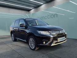 Schwarz Gebraucht 2021 Mitsubishi Outlander P-HEV Basis Limousine | 25.690 € (Fairer Preis)