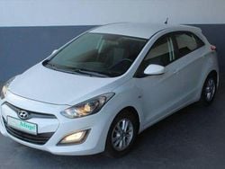 Creamy white Gebraucht 2014 Hyundai i30 Edition Limousine | 5.490 € (Fairer Preis)