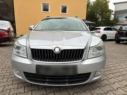 Silber Gebraucht 2009 Skoda Octavia Kombi | 2.999 €