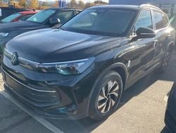 Grenadill schwarz metallic Neu 2025 VW Tiguan Life SUV | 38.495 € (Guter Preis)