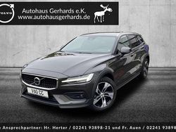 Grau Gebraucht 2024 Volvo V60 CC Ultimate Kombi | 47.999 € (Teuer)