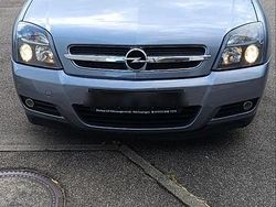 Grau Gebraucht 2005 Opel Vectra Limousine | 2.750 € (Etwas zu teuer)