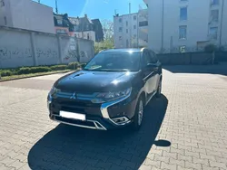 Schwarz Gebraucht 2021 Mitsubishi Outlander P-HEV Plus SUV | 24.900 € (Fairer Preis)