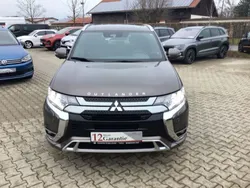 Braun Gebraucht 2018 Mitsubishi Outlander P-HEV SUV | 23.990 € (Teuer)