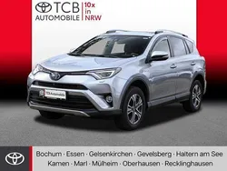 Lichtsilber metallic Gebraucht 2017 Toyota RAV4 Hybrid Basis SUV | 24.979 € (Guter Preis)