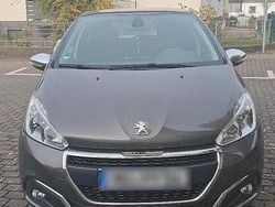 Grau Gebraucht 2019 Peugeot 208 Kleinwagen | 9.999 € (Guter Preis)
