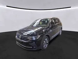 Deep black perleffekt Gebraucht 2024 VW Tiguan Move SUV | 33.490 € (Guter Preis)