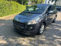 Grau Gebraucht 2012 Peugeot 3008 Active Van / Kleinbus | 6.490 € (Fairer Preis)