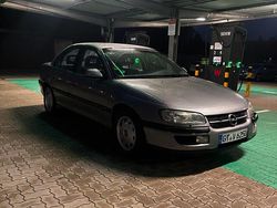Silber Gebraucht 1994 Opel Omega Limousine | 2.990 €