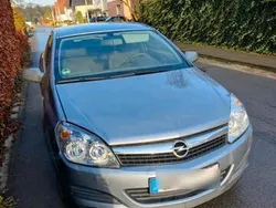 Grau Gebraucht 2005 Opel Astra GTC Kleinwagen | 1.250 € (Fairer Preis)