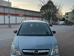 Grau Gebraucht 2010 Opel Meriva Van / Kleinbus | 1.990 € (Superpreis)