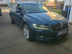 Blau Gebraucht 2016 Skoda Superb Style Kombi | 17.600 € (Fairer Preis)