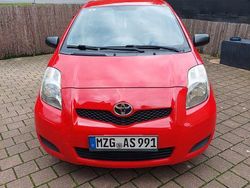 Rot Gebraucht 2009 Toyota Yaris Limousine | 2.450 € (Fairer Preis)