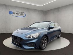 Blau Gebraucht 2018 Ford Focus ST-Line Limousine | 10.900 € (Etwas zu teuer)