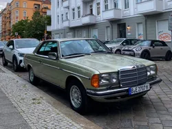 Grün Gebraucht 1983 Mercedes 230 Coupé | 12.490 €