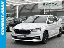 Weiß Gebraucht 2022 Skoda Fabia Ambition Kleinwagen | 18.991 € (Fairer Preis)