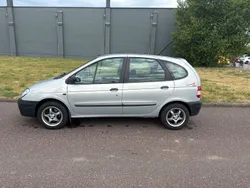 Silber Gebraucht 2000 Renault Scénic Authentique Van / Kleinbus | 1.999 € (Teuer)