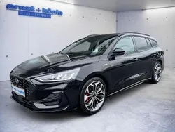 Schwarz Gebraucht 2024 Ford Focus ST-Line X Limousine | 29.990 € (Teuer)