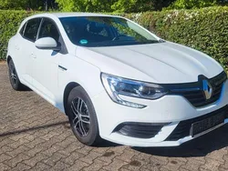 Weiß Gebraucht 2019 Renault Mégane IV Life Limousine | 9.990 € (Guter Preis)
