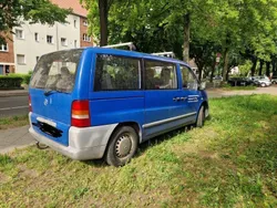 Blau Gebraucht 2001 Mercedes Vito Van / Kleinbus | 1.600 €