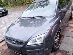 Grau Gebraucht 2005 Ford Focus Kleinwagen | 1.100 € (Guter Preis)