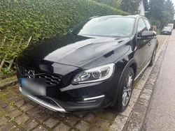 Schwarz Gebraucht 2017 Volvo V60 CC Kombi | 21.900 €