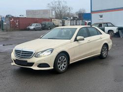 Gelb Gebraucht 2014 Mercedes E220 Limousine | 3.600 € (Superpreis)
