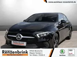 Mountaingrau met. Gebraucht 2018 Mercedes A200 AMG line Limousine | 21.665 € (Fairer Preis)