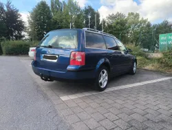 Blau Gebraucht 2002 VW Passat Kombi | 1.900 €