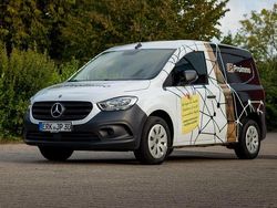 Weiß Gebraucht 2022 Mercedes 200 Van / Kleinbus | 17.999 €