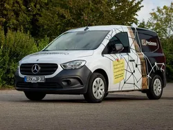 Weiß Gebraucht 2022 Mercedes 200 Van / Kleinbus | 17.999 €