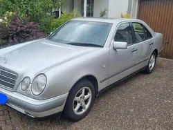 Silber Gebraucht 1998 Mercedes E240 Elegance Limousine | 2.999 € (Guter Preis)
