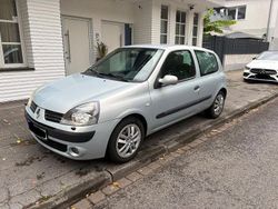 Grau Gebraucht 2004 Renault Clio II Limousine | 2.690 € (Fairer Preis)