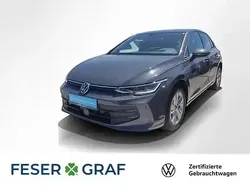Delfingrau metallic Gebraucht 2024 VW Golf VIII Life Limousine | 24.440 € (Guter Preis)