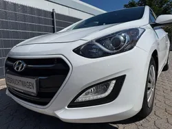 Weiß Gebraucht 2015 Hyundai i30 Classic Limousine | 5.600 € (Guter Preis)
