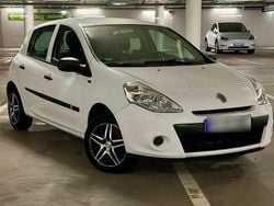 Weiß Gebraucht 2011 Renault Clio III Limousine | 3.200 €