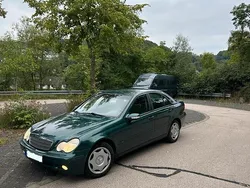 Grün Gebraucht 2000 Mercedes C240 Limousine | 2.999 €