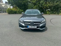 Grau Gebraucht 2018 Mercedes C220 AMG line Limousine | 21.500 € (Etwas zu teuer)