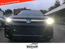 Schwarz metallic (metallic) Gebraucht 2024 VW Tiguan SUV | 34.900 € (Guter Preis)