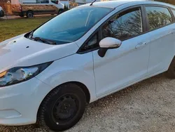 Weiß Gebraucht 2011 Ford Fiesta Kleinwagen | 3.000 € (Teuer)